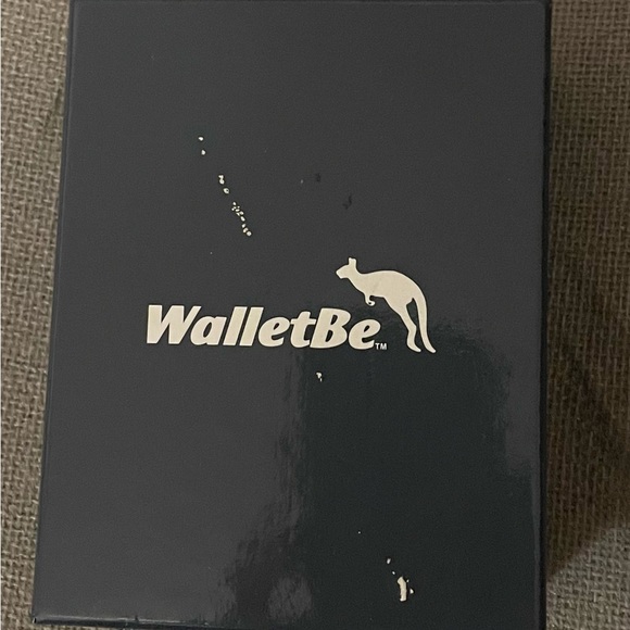 New!!! Walletbe Animal Print Accordian Wallet with Carry Strap - Picture 5 of 6